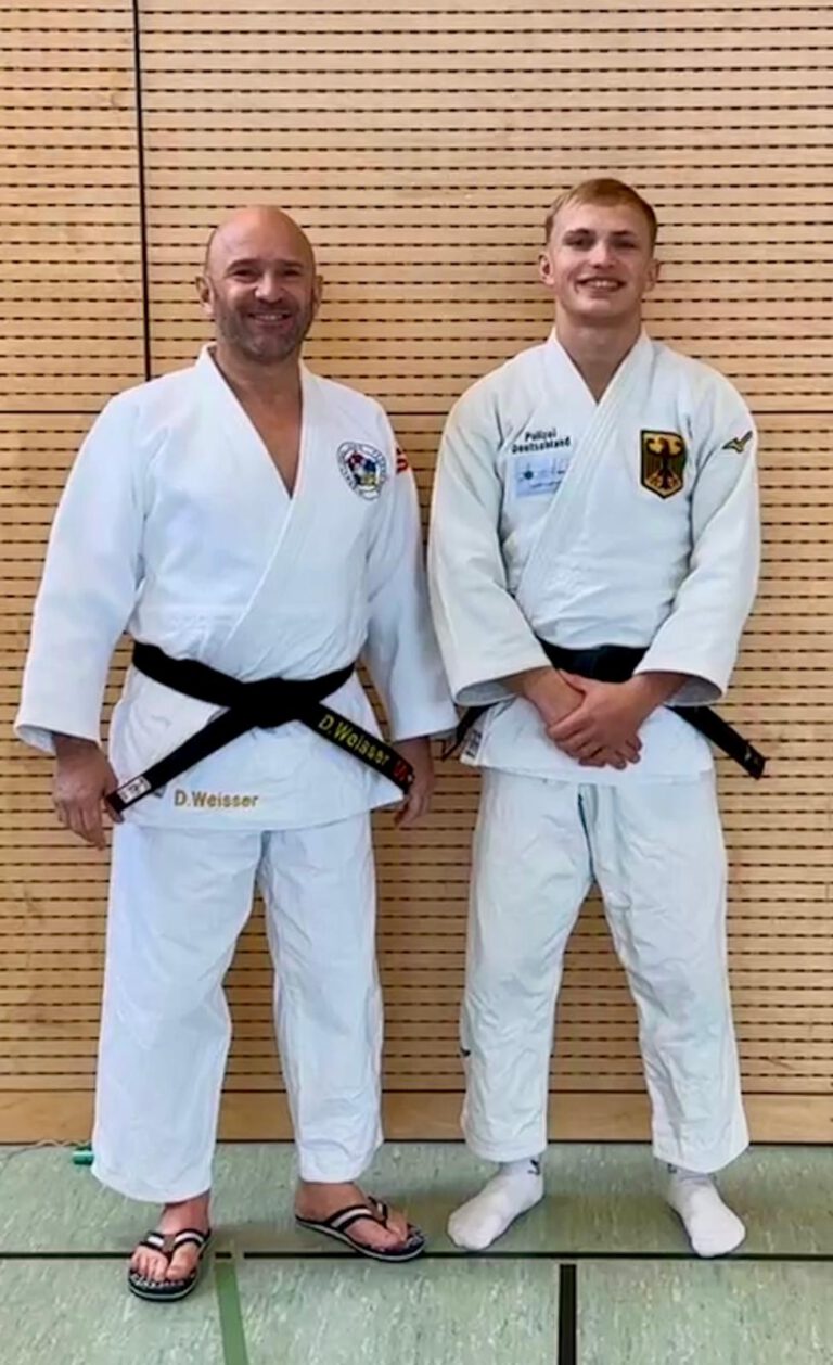 Patrick Weisser (rechts) mit seinem Vater Denis, Vorsitzender des Bezirks Oberbayern im BJV